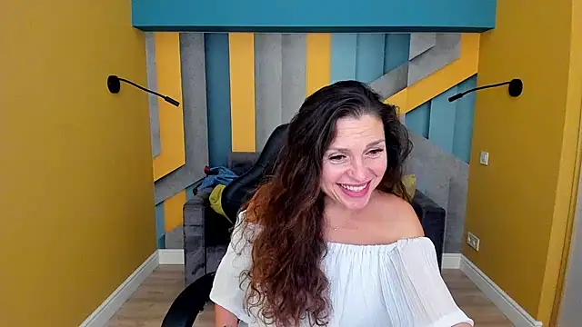 EllaLong in webcam