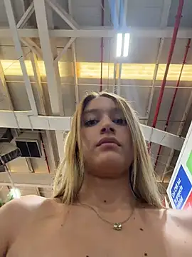 AnaCooper in webcam