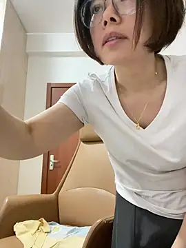 suning668 live cam on StripChat