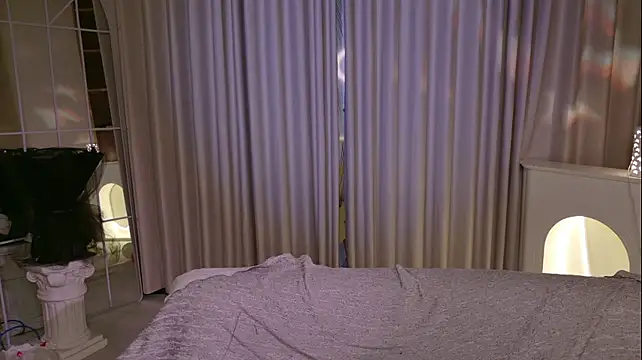XiaoZeouba in webcam
