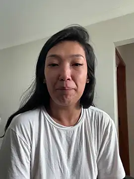 Ela_Yuzuki live cam on StripChat