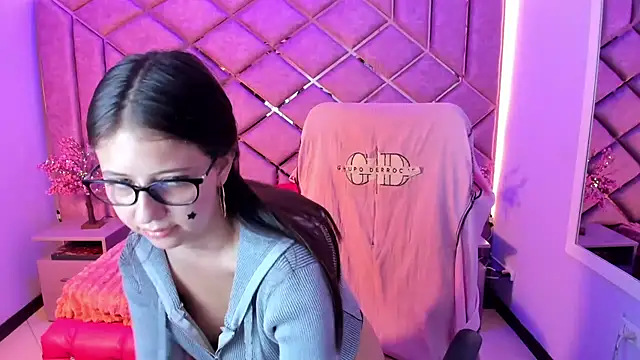 sarah_sweett_ live cam on StripChat