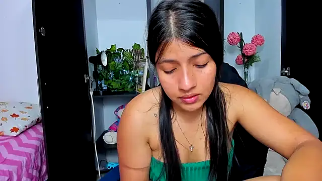 zara_cute live cam on StripChat