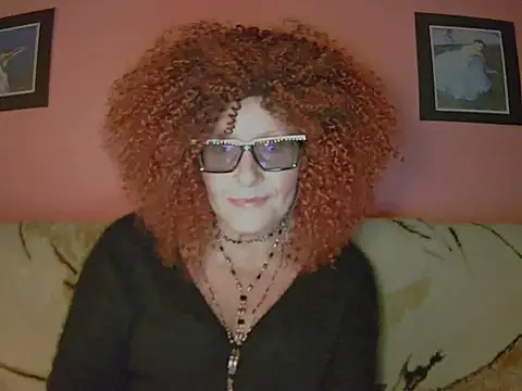 ChristineLovely live cam on StripChat