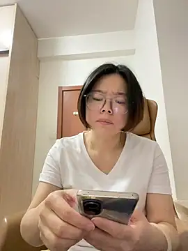 suning668 live cam on StripChat
