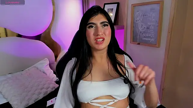 ChloeJonesss live cam on StripChat