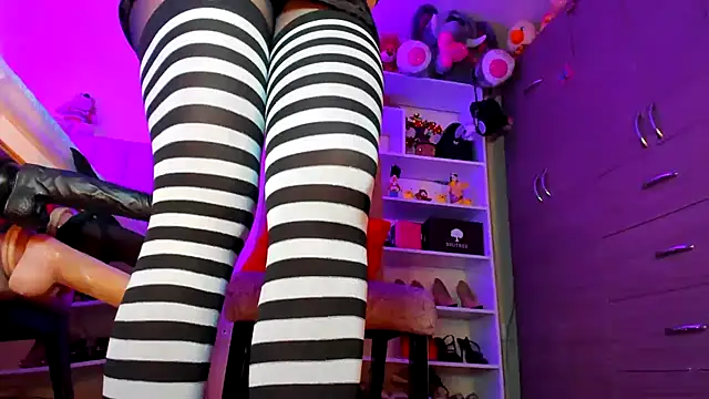 hot_Dariana_pantyhose live cam on StripChat