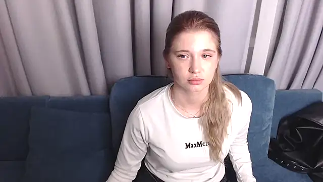 HoneyDoll7 live cam on StripChat