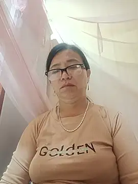 Chilly-wet webcam model
