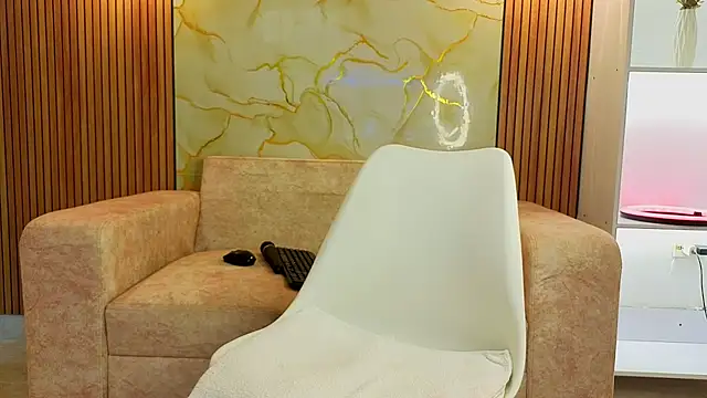 Anika_chase