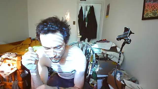 JohnnyMoves in webcam