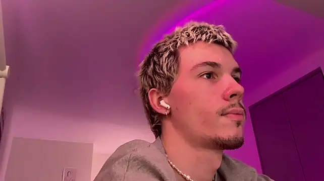 Jeremy1Scott — вебкам-модель