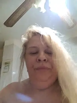 AriannaMilf live cam on StripChat
