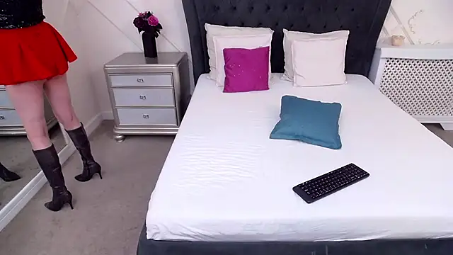 SuzzySun live cam on StripChat