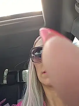 BeautifulBustyBlonde live cam on StripChat