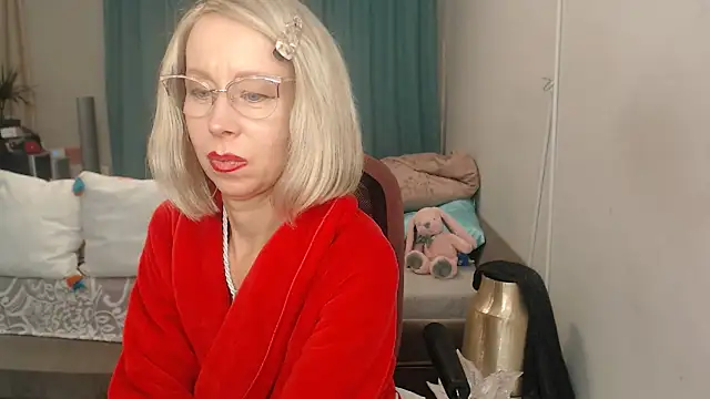 LuxuryNika in webcam