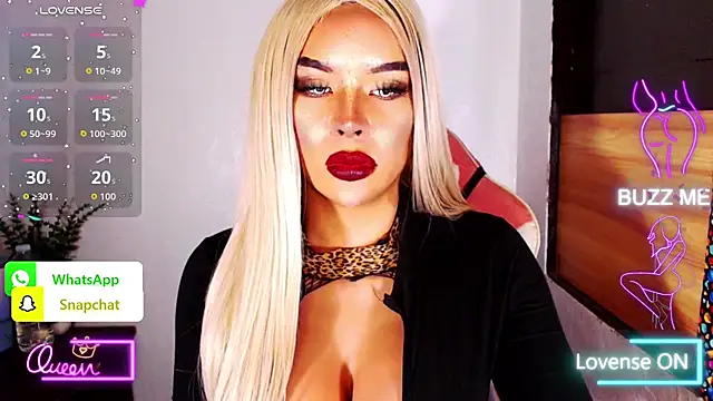 Model: SheenaLOVE