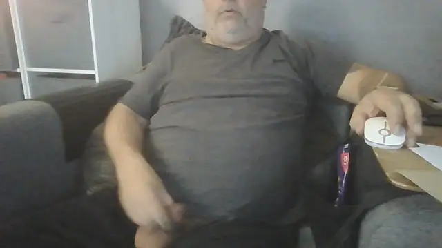 Naturistmale45 in webcam