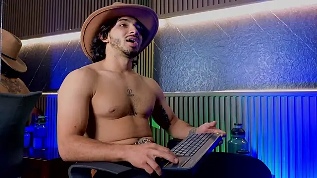 ArturoCardona_, modelo de webcam