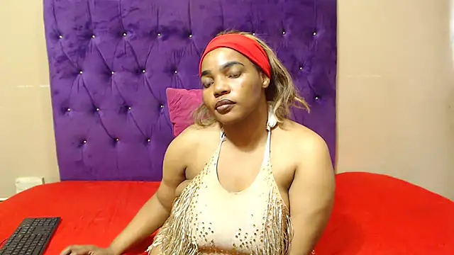 EBONYBUSTYY live cam on StripChat