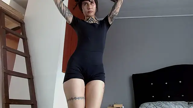Emilia_1995 live cam on StripChat