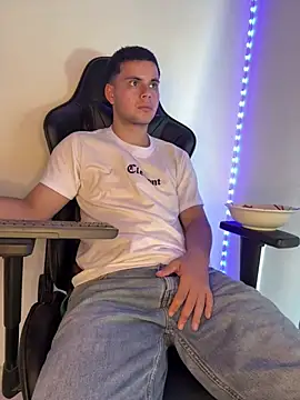 Liam_Mateo live cam on StripChat