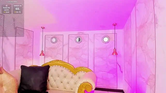 MishRaven live cam on StripChat