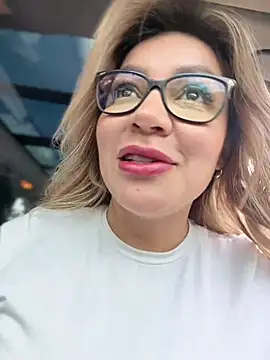 DIANITA_1988 in webcam