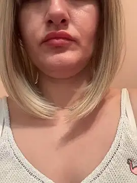 LunaFoxs live cam on StripChat