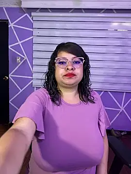 MiiaaJoness webcam