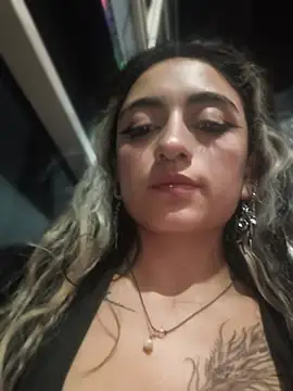 lila_desiree (F young) - Masturbating under the table