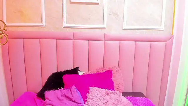 velvet_girll live cam on StripChat