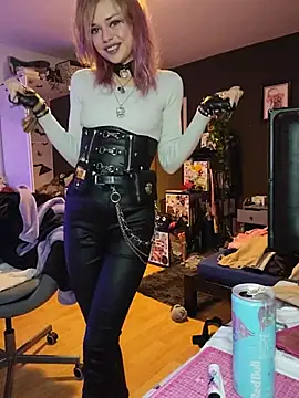 TeenKinkyBanana live cam on StripChat