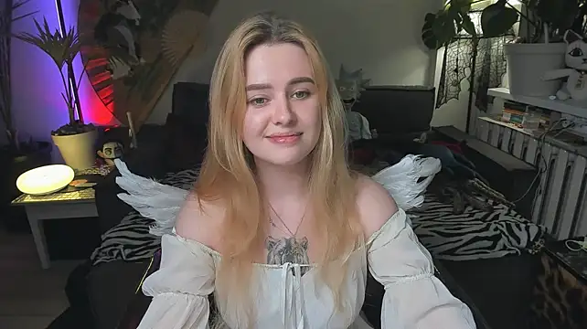 Alexa_Pirs live cam on StripChat