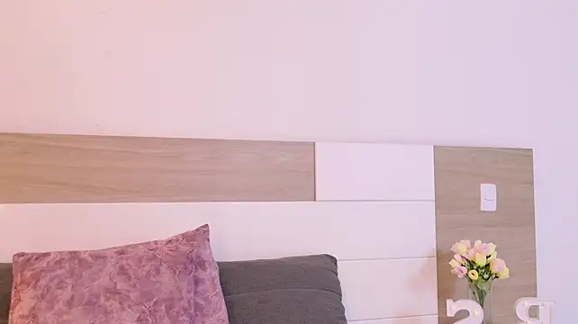 BeccaSwan live cam on StripChat