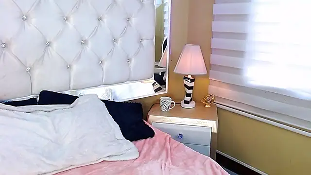Bellaa_Dona live cam on StripChat