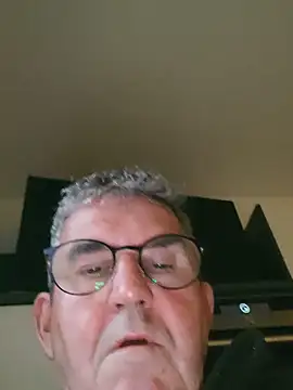 Oldmenhot66's live cam