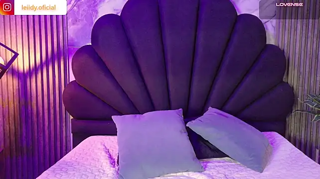 ambar_Smithe live cam on StripChat