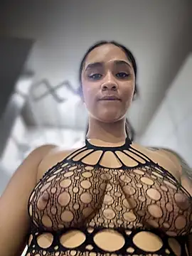 Isabella-Teen live cam on StripChat