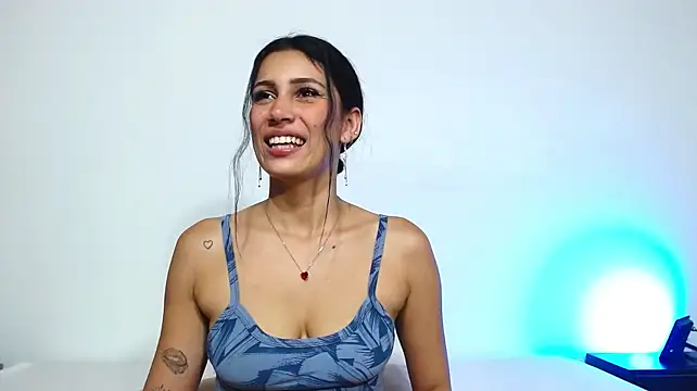 MariaJoseWlakerC live cam on StripChat
