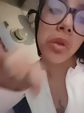 khalia_23 live cam on StripChat