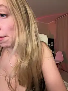 Kitty_Katrine live cam on StripChat