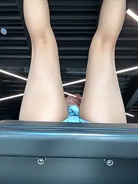 kloe__t18 (F teen) - Show ass and spank x 10 in the optic