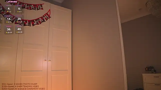 -juicymolly- (Ask my age) - spank my booty well
