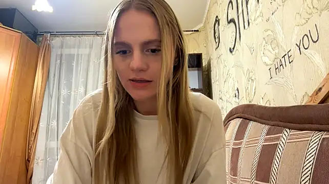 DollieMuhn live cam on StripChat