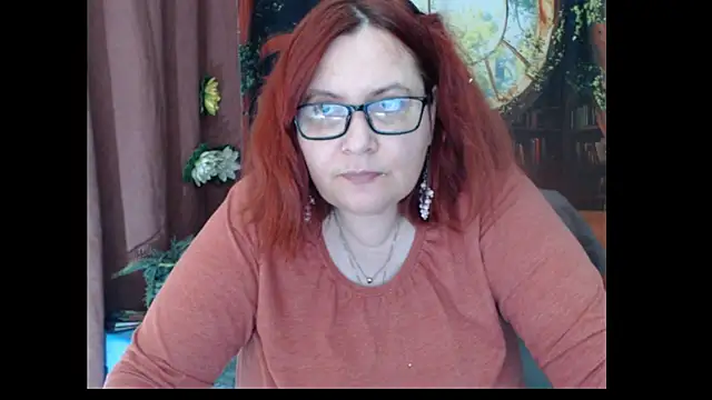 PlayfullMature live cam on StripChat