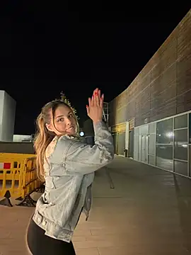 Alirawrz live cam