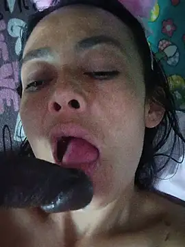 Show in live webcam con sarayulith - Giocattoli Lovense interattivi disponibili