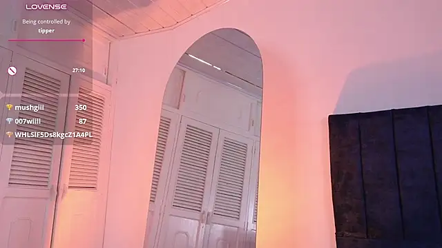katiaa_n (F teen) - flash ass + 35 spanks ass