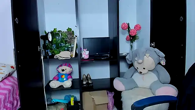 zara_cute live cam on StripChat